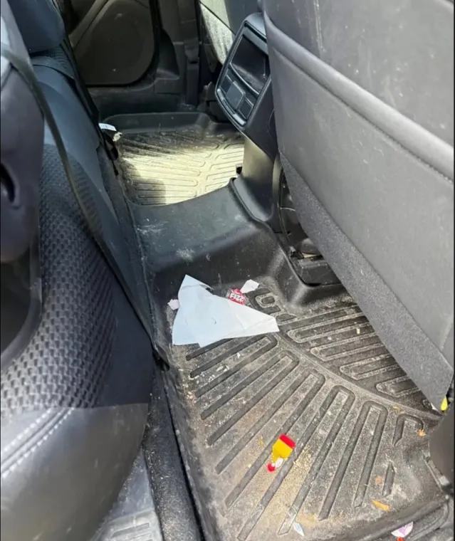 Avant nettoyage : tapis arrière
