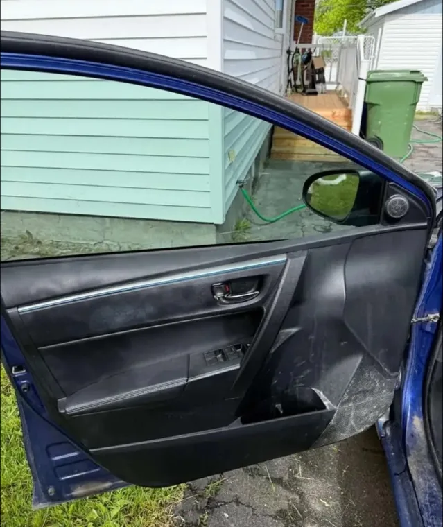 Avant nettoyage : panneau de porte